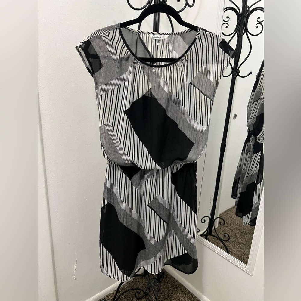 Speechless Black and White Sleeveless Midi Sundress
